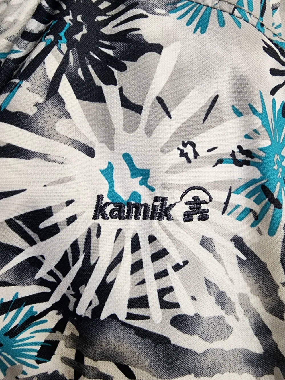 Kamik set tabs
